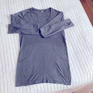 Lululemon long sleeve top size 6